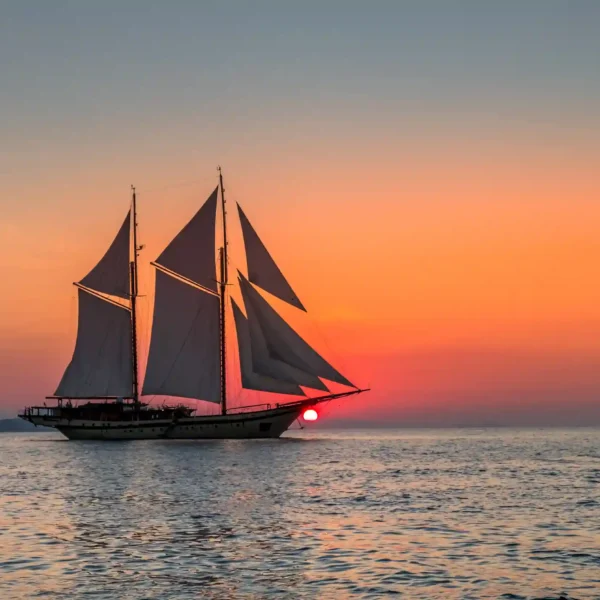 10 Best Yachts to Charter in Komodo for 2025: Luxurious and Unforgettable Komodo Tour