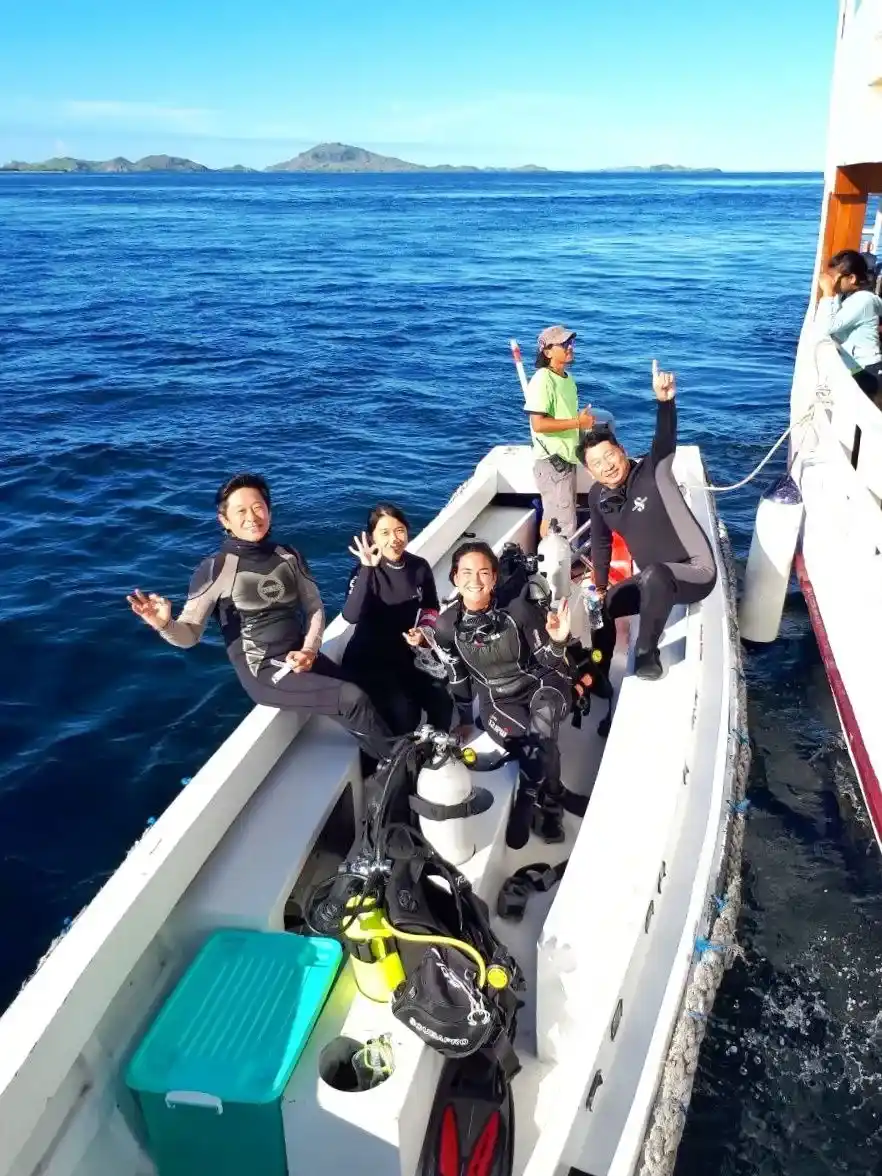 Diving Activity | Raja Ampat Tour | Komodo Island Tour | Komodo Luxury