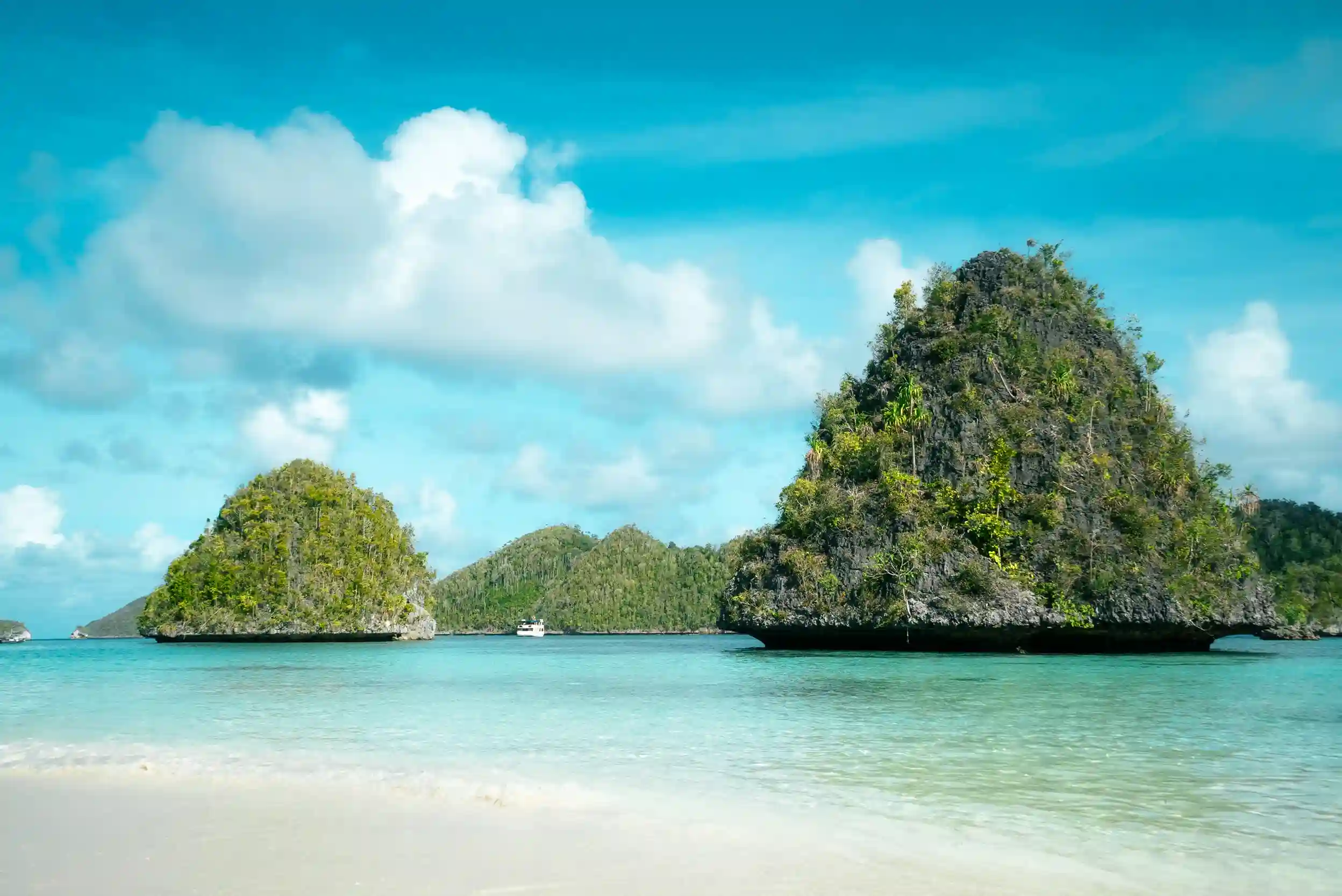 Wayag Island on Raja Ampat | Komodo Luxury