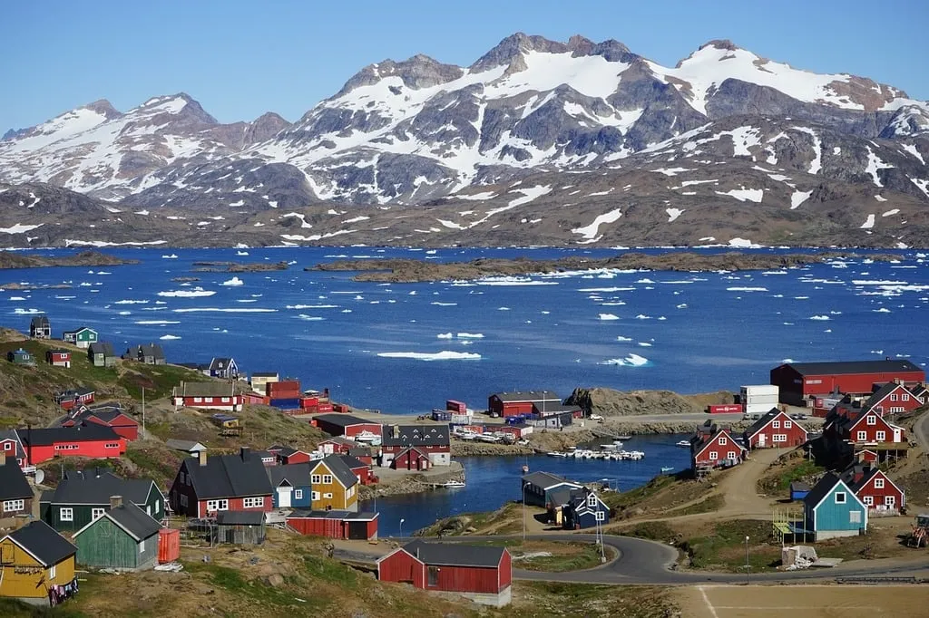 A view of small town, Tasiilaq Greenland, East Greenland (source: picryl)