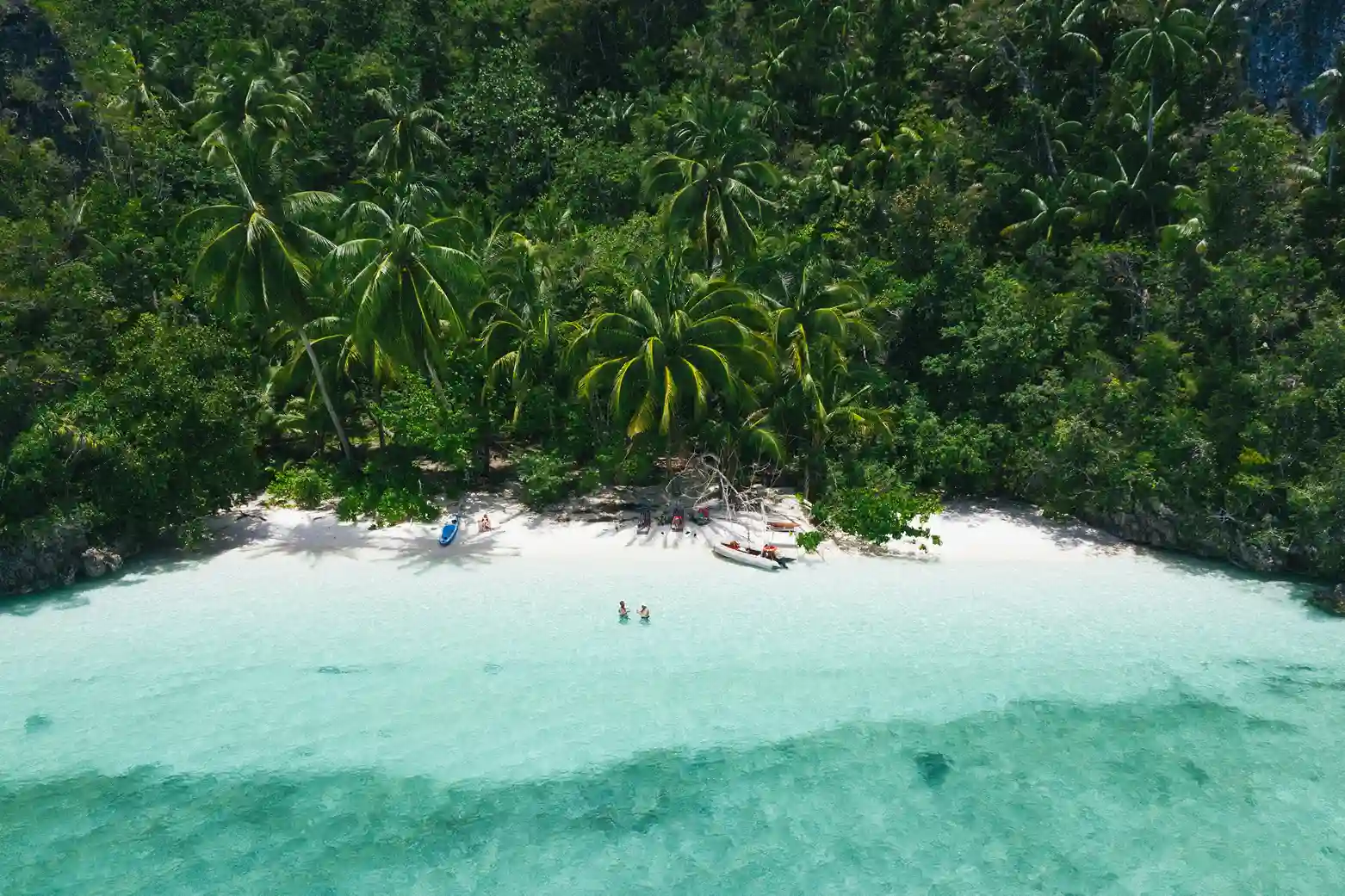 Beach in Raja Ampat | Triton Bay Tours | Kaimana Tours | Luxury Phinisi | Komodo Luxury