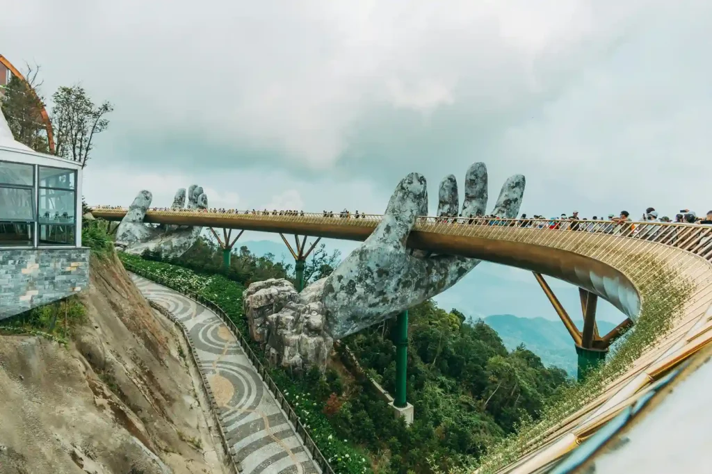 Golden Bridge in Ba Ha Hills, Da Nang, Vietnam (source: pexels)