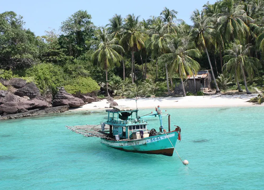 Snorkeling near Phu Quoc (source: flickr)